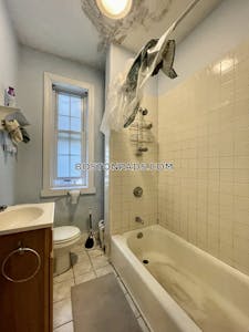 Brookline 3 Bed 1 Bath BROOKLINE- BOSTON UNIVERSITY $4,750  Boston University - $4,200 No Fee