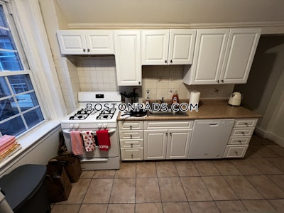 Brookline 3 Beds 1 Bath  Boston University - $4,200 No Fee