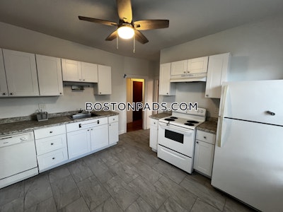 Somerville Welcoming 2-Bedroom Tufts Somerville Apartment  Tufts - $3,900 No Fee