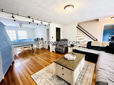 Brookline 3 Beds 3 Baths  Chestnut Hill - $6,000 No Fee