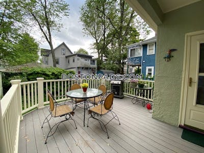 Somerville 6 Bed 2.5 Bath on Chetwynd Ave in SOMERVILLE  Tufts - $9,100 No Fee