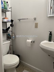 Brookline Quaint studio 1 Bath on Beacon St  Boston University - $1,995 No Fee