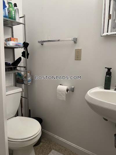 Brookline 0 Bed 1 Bath BROOKLINE- LONGWOOD AREA $1,895  Boston University - $1,995 No Fee