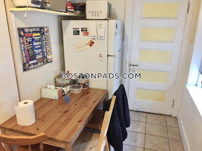 Brookline 3 Bed 1 Bath BROOKLINE- BOSTON UNIVERSITY $4,750  Boston University - $4,200 No Fee
