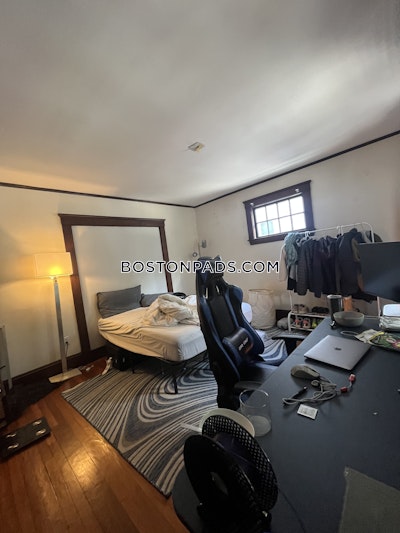 Somerville 4 Bed 1 Bath SOMERVILLE  Tufts - $5,800 No Fee