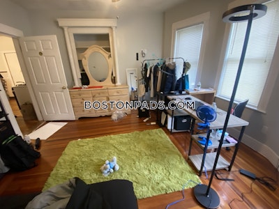 Medford 4 Beds 1 Bath  Tufts - $4,400 No Fee