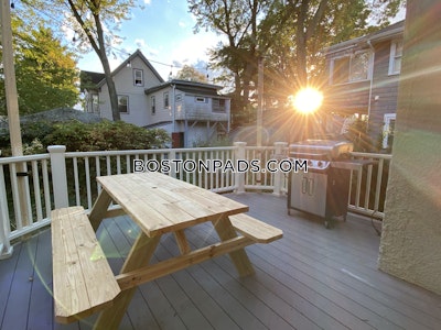 Somerville 5 Beds 2.5 Baths Tufts  Tufts - $9,100 No Fee