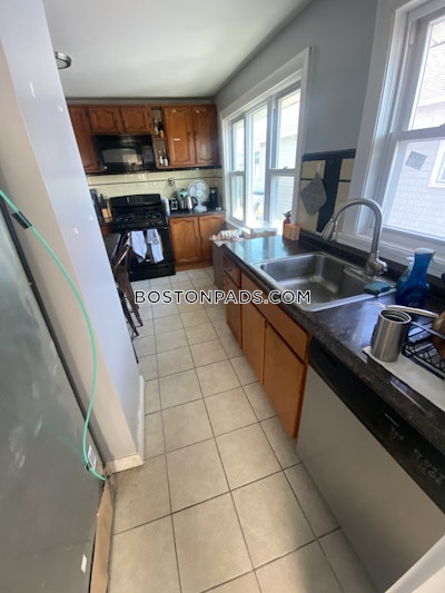 Somerville Spacious 5 Bed 2 bath available 6/1 on Woods Ave in Somerville!!   Tufts - $4,000 No Fee