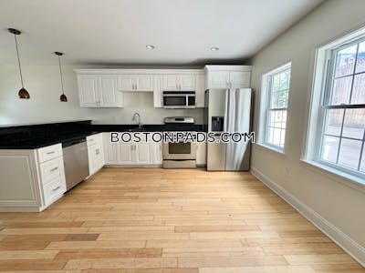 Fort Hill Renovated 4 Bed 2 Bath Townhouse on Saint James Pl in Boston Boston - $5,000 No Fee