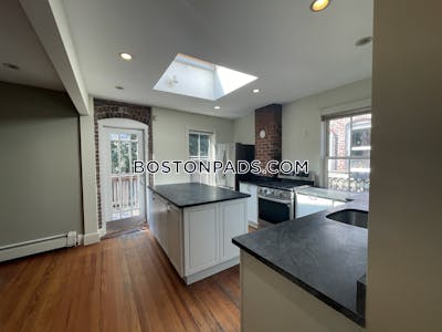 Fort Hill 6 Beds 3 Baths Fort Hill Boston - $8,200 No Fee