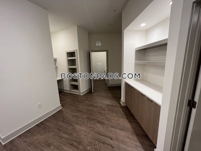 Wellesley 1 Bed 1 Bath - $3,759