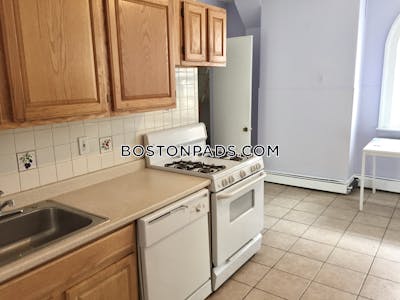 Brookline 4 Beds 2 Baths  Boston University - $6,400 No Fee