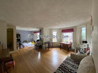 Brookline 2 Beds 1 Bath  Beaconsfield - $3,295 No Fee