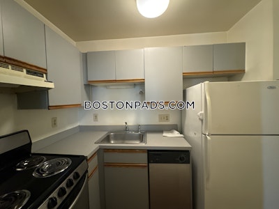 South End Sunny 2 bed 1 bath available 9/1 on East Springfield St in Southie! Boston - $2,800 No Fee
