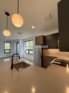West Roxbury 2 bedroom 2 baths in BOSTON Boston - $4,200 No Fee